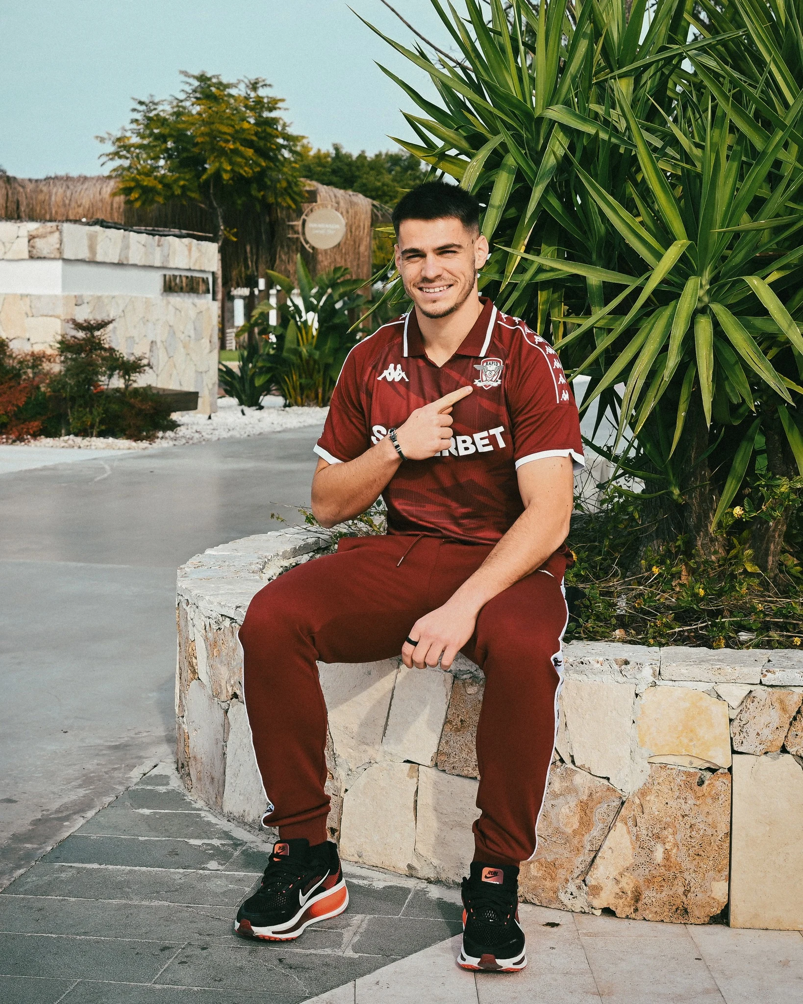 Rapid și-a luat atacant cu care atacă titlul. Un alt vârf de atac își face bagajele