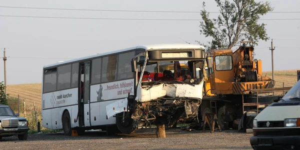 Transportatorii inconştienţi produc zeci de accidente anual