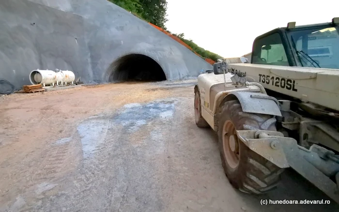 Unul dintre tuneluri. Foto: Daniel Guţă. ADEVĂRUL: