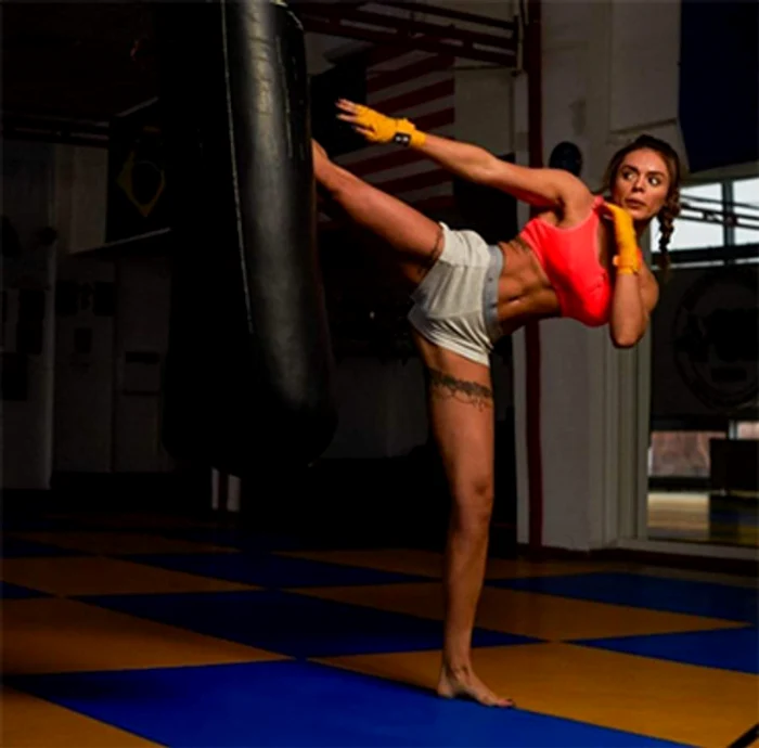 A practicat nu mai puţin de 12 ani kickboxing