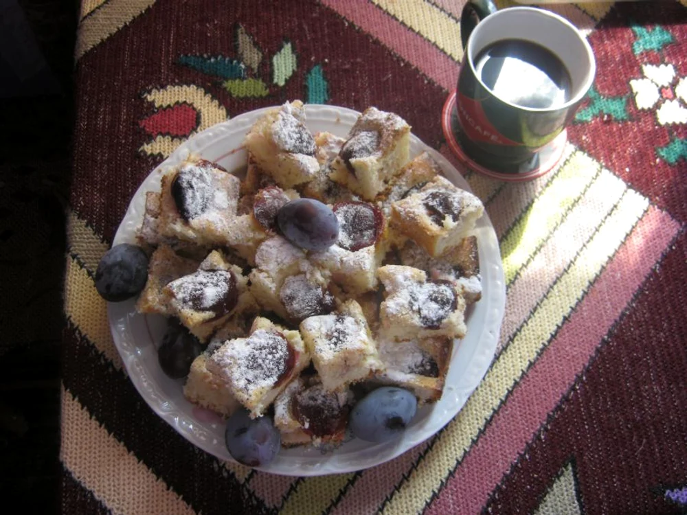 Prăjitură econimică cu prune bistriţene