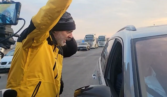 Protestatorii l-au alungat pe George Simion FOTO: captură video