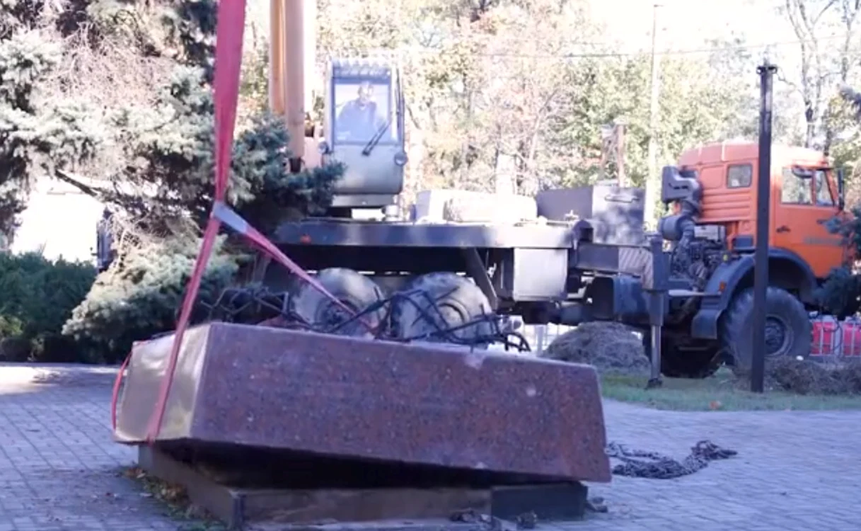 Un monumet dedicat foametei staliniste a fost demolat în orașul ocupat Mariupol