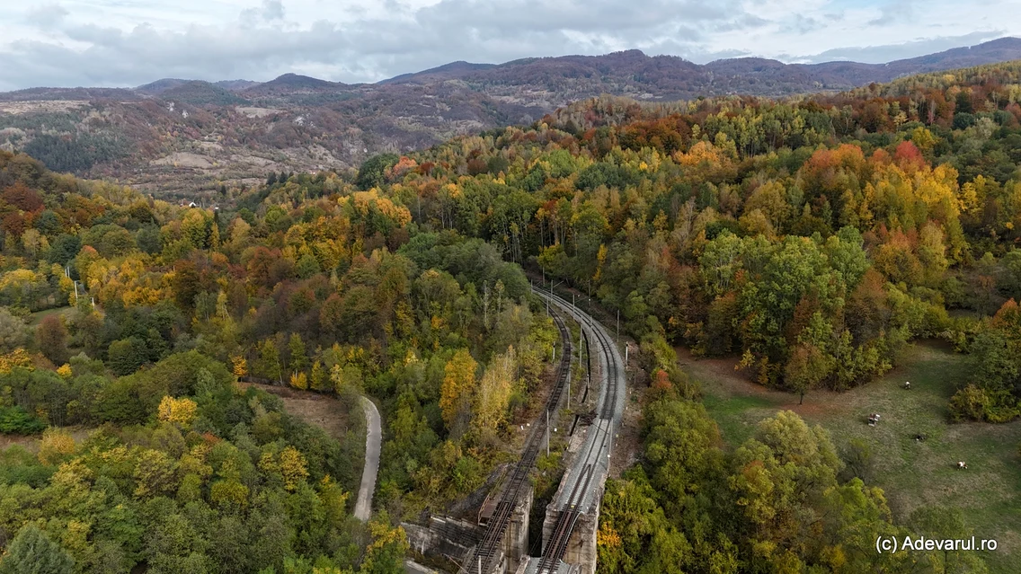 Zona Merisor Crivadia, traversata de calea ferata Simeria Petroșani  Foto Daniel Guță (1) JPG