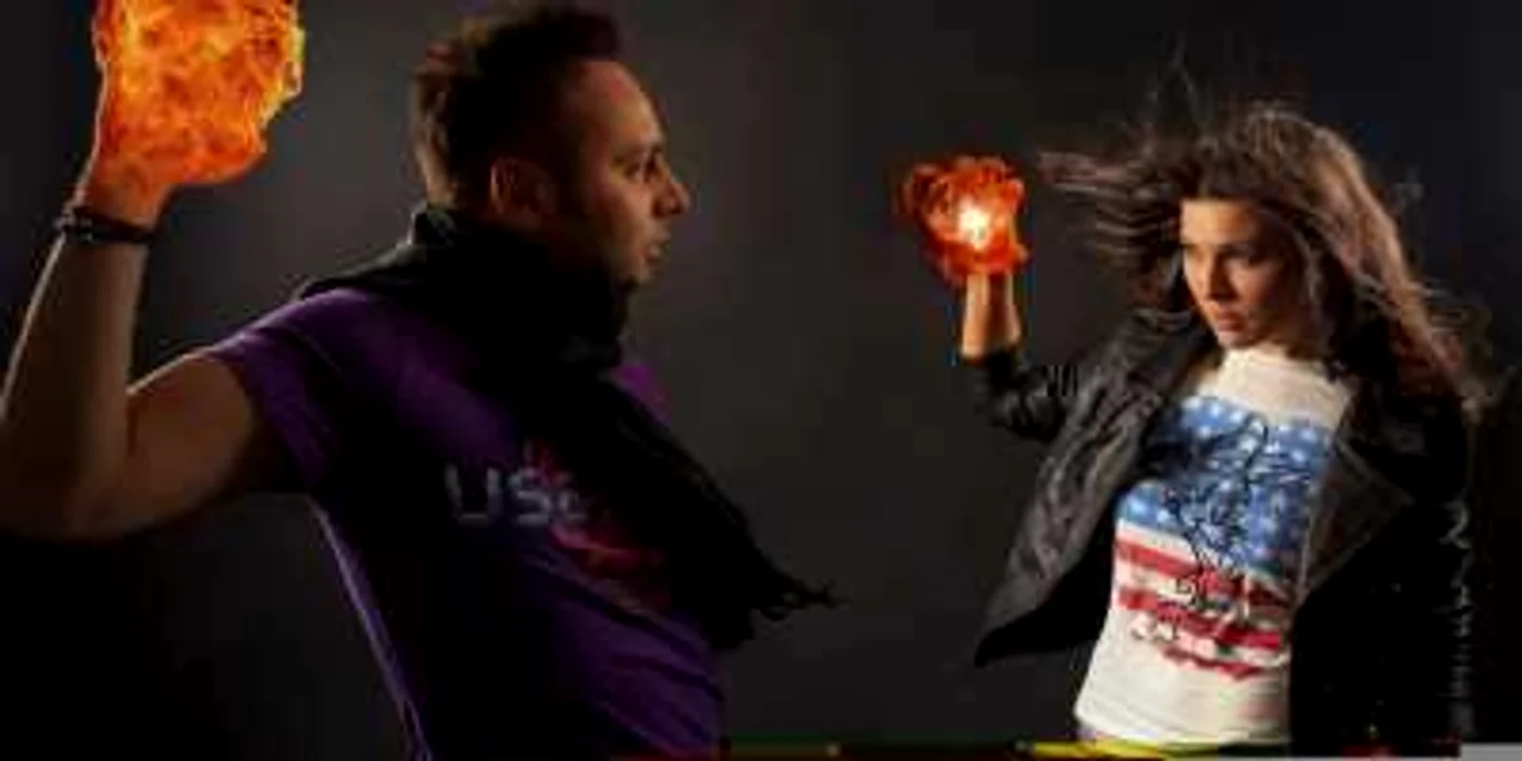 Botoşăneanul Ovidiu Cernăuţeanu şi Paula Seling cântă în duet melodia „Playing with fire“