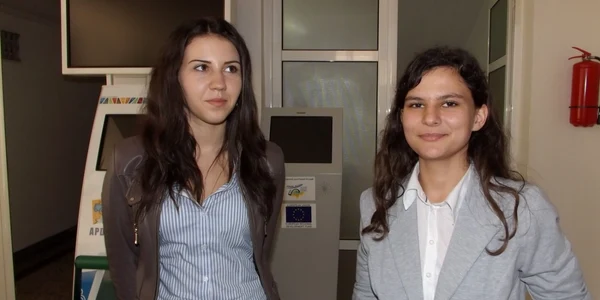 două eleve olimpice din mehedinti FOTO Corina Macavei 