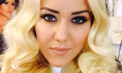 Ana Maria este make up artist și se ocupă de look ul impecabil al surorii ei, Daniela Crudu jpeg