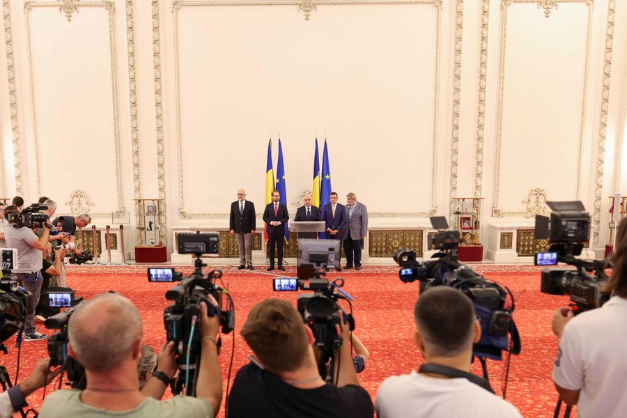 Echipa Bolojan are şanse bune să repună România pe un drum normal, proeuropean. Acordul Politic