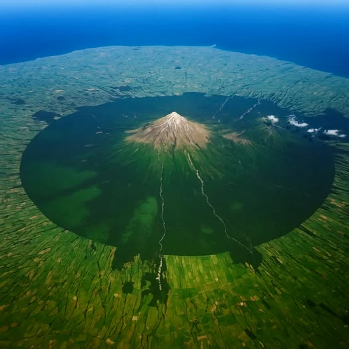 Vulcanul impresionant din Noua Zeelandă / FOTO: Atlas Geografic