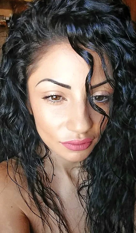 În urmă cu 14 ani, Monica făcea furori alături de Raluca (dreapta) în trupa Angels. Acum vrea să revină singură în topuri