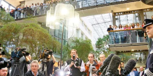 De la extaz la agonie: Peter Burkill a fost tratat ca un erou,  dar acum trăieşte  o perioadă cumplită