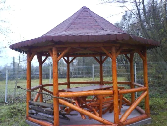 mobilier de grădină din lemn rotund