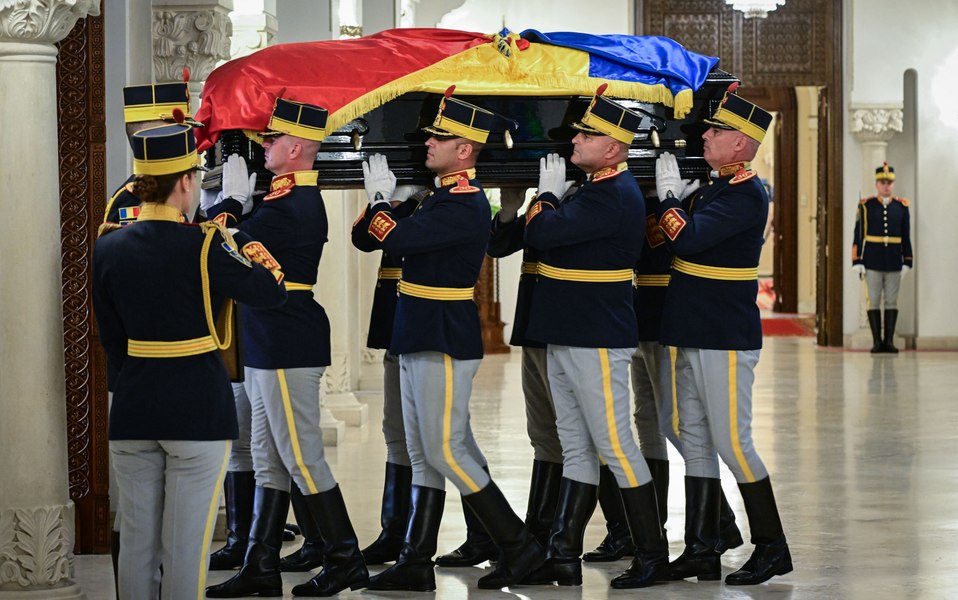 Sicriul lui Ion Iliescu va fi așezat pe același afet de tun ca și cel al Regelui Mihai în 2017. Se vor trage 21 de salve la mormânt