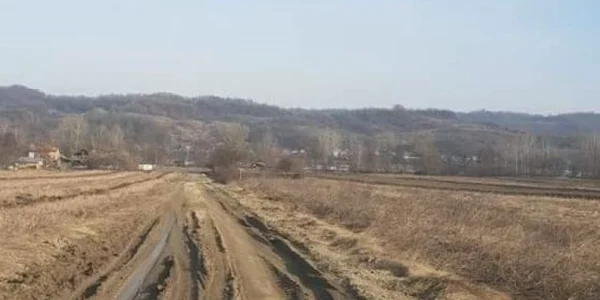 DN7D drum naţional de pământ în judeţul Vâlcea Foto Adevărul