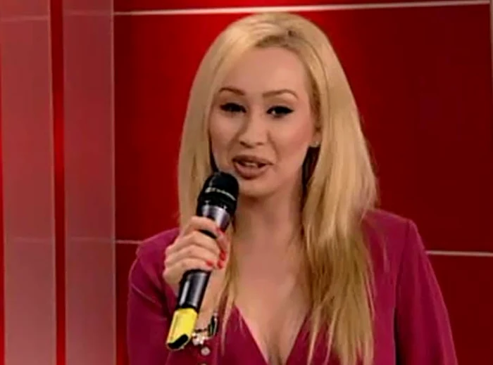 Xonia l-a prezentat pe Albert părinţilor eiFoto: Captură Prima TV