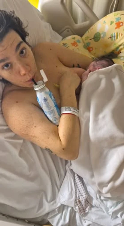 Cabiria alături de fiul ei - Foto: social media 