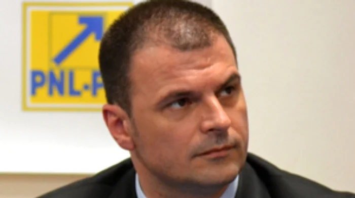 Vicepreşedintele PNL Prahova, Mircea Roşca, este audiat la DNA