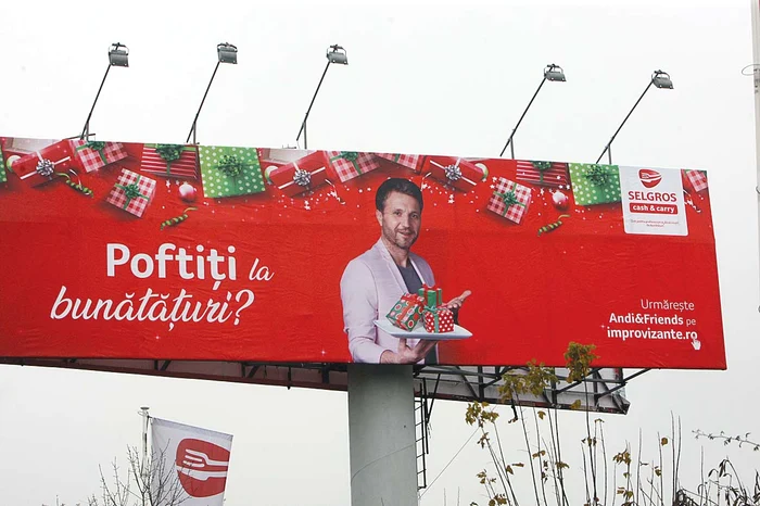 Andi Moisescu promovează un lanţ de hypermarketuri