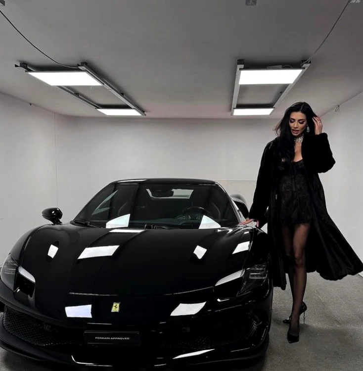 Philipp Plein i-a dat o mașină cadou Andreei 