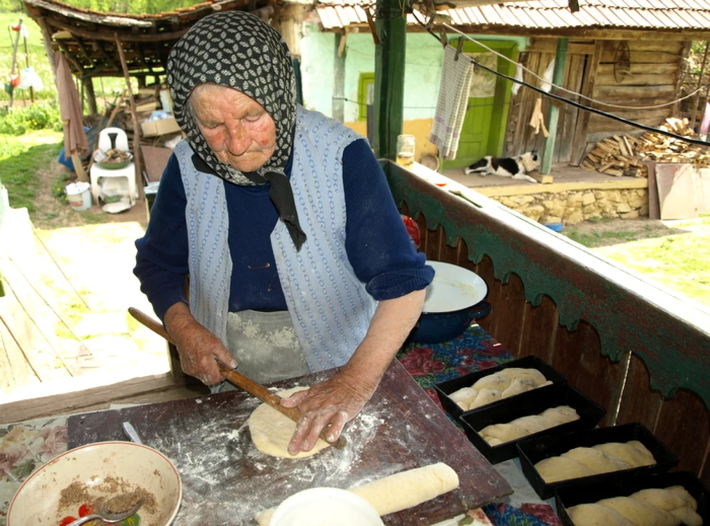 Ana Rusu îşi trăieşte bătrâneţea în singurătate. FOTO: D,Guţă ADEVĂRUL.