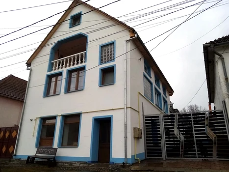 insemne SS pe gard Sibiu, foto Turnul Sfatului jpg