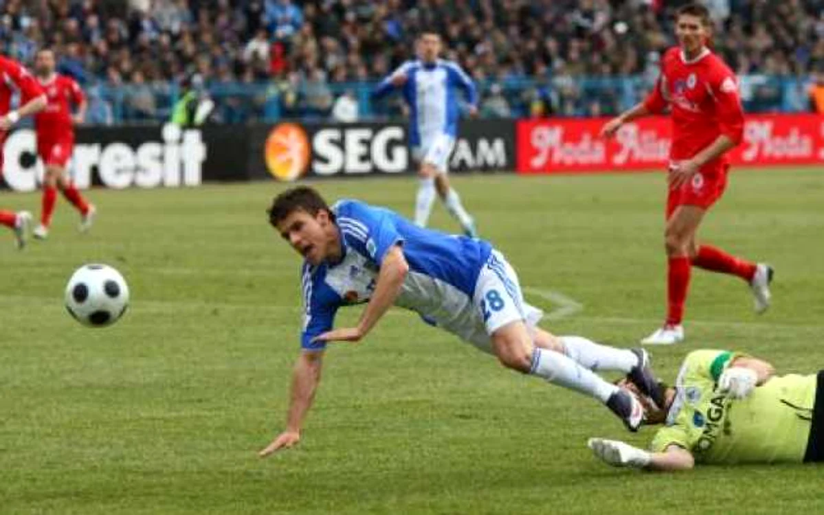 Cosmin Gângioveanu a obţinut penalti-ul, însă Florin Costea a ratat