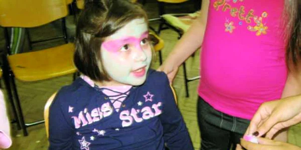Reşiţa: 1 iunie cu picturi pe faţă şi concurs de miss(GALERIE FOTO)