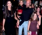 Demi Moore şi Bruce WIllis, cu cele trei fete, Rumer, Scout şi Tallulah, în 2001 jpeg