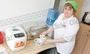 La creşă au fost înscrişi  doar cinci copii, astfel  că fiecare are parte de  câte o îngrijitoare (Fotografii: Sever Gheorghe ) jpeg