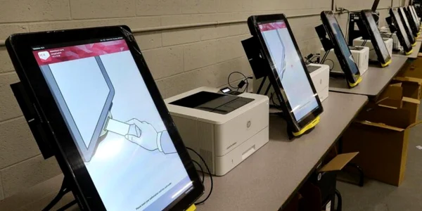 Sistemul Dominion Voting FOTO Jack Hanrahan/ Erie Times-News