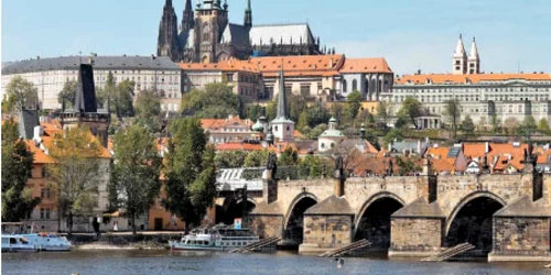Jucăriile de pluş vor fi fotografiate lângă obiective turistice celebre, precum castelul Praga şi Podul Charles
