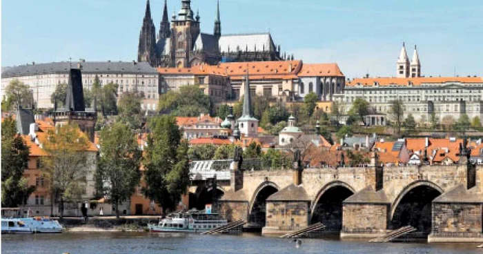 Jucăriile de pluş vor fi fotografiate lângă obiective turistice celebre, precum castelul Praga şi Podul Charles