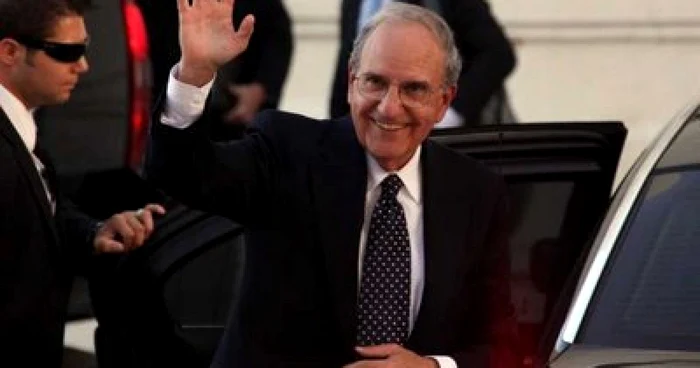 OM:George Mitchell a plecat fără să obţină progrese în discuţii