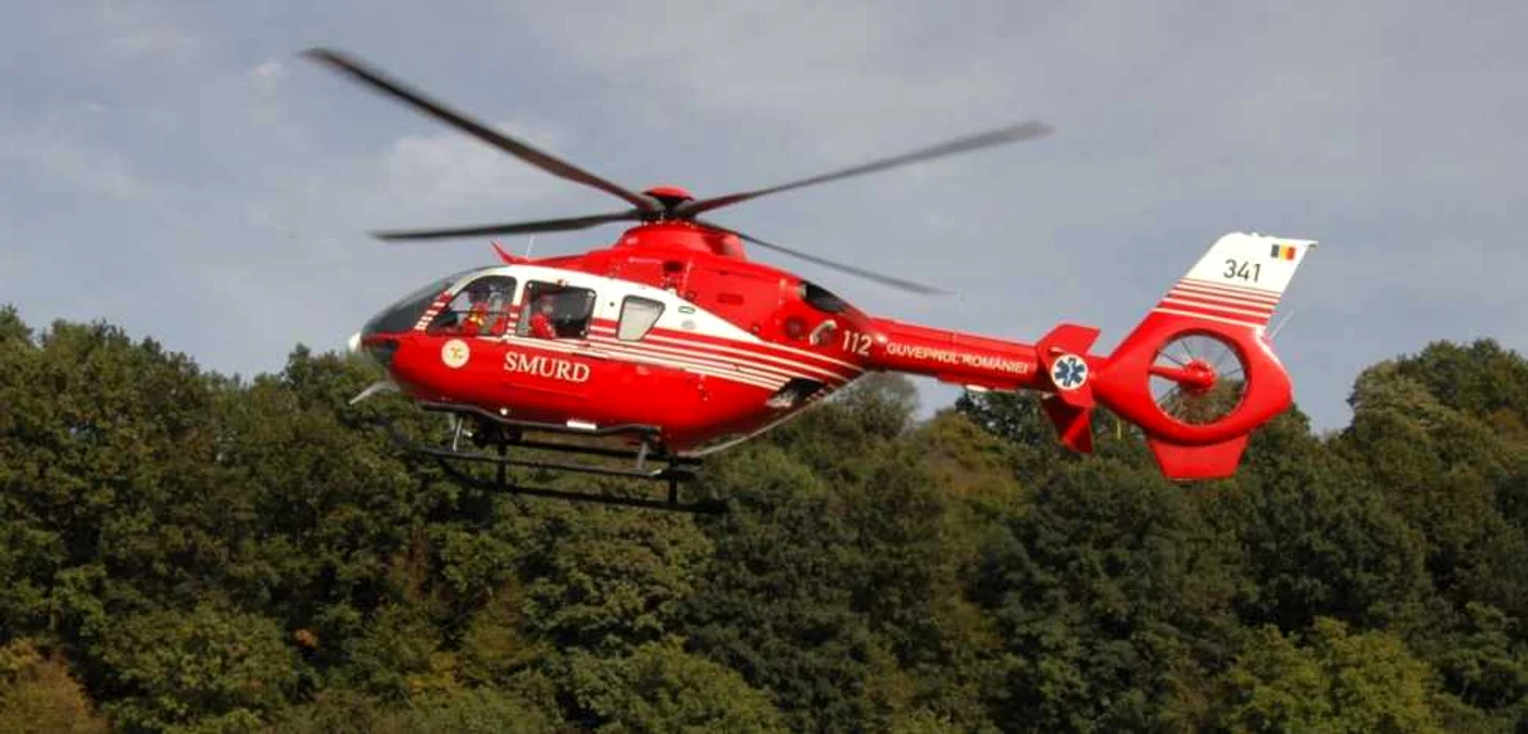 Elicopterul SMURD l-a transportat la spital pe bărbatul rănit în accidentul de muncă.