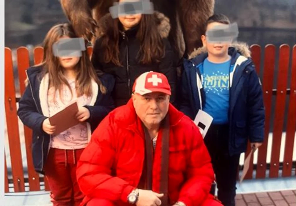 Adrian Marțian împreună cu copiii. Colaj foto: Clujust.ro