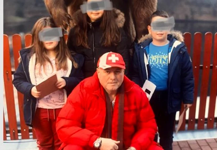 Adrian Marțian împreună cu copiii. Colaj foto: Clujust.ro