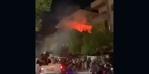 cladire incendiata in Homs, Siria foto x png
