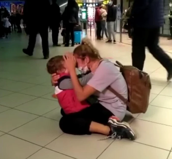 Simona Hapciuc și fiul, revedere emoționantă în aeroportfoto: Instagram
