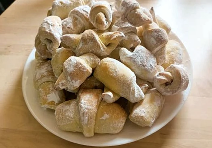cornulete cu unt jpg