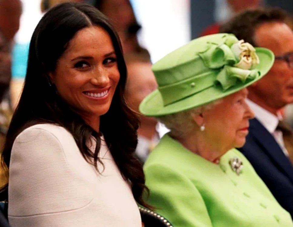 Meghan Markle si regina Elisabeta png