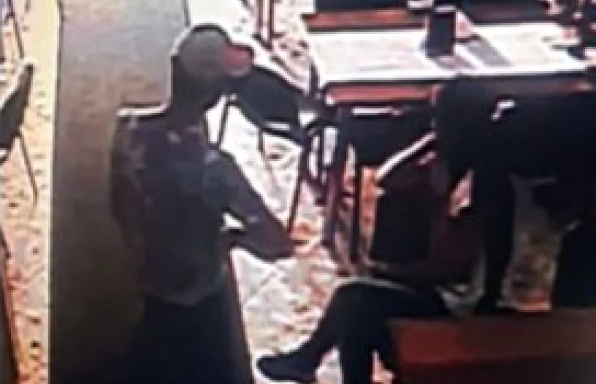 
    Înainte de a merge la bărbat acasă, Alexandra s-a abătut cu el la un restaurant din zonăFoto: Captură Știri Neamț  