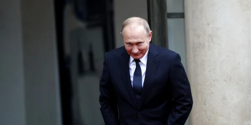 Preşedintele rus Vladimir Putin soseşte la prânzul oficial după aniversarea centenarului armistiţiului Primului Război Mondial la Palatul Elysee din Paris Franţa FOTO EPA-EFE / Christophe Tesson