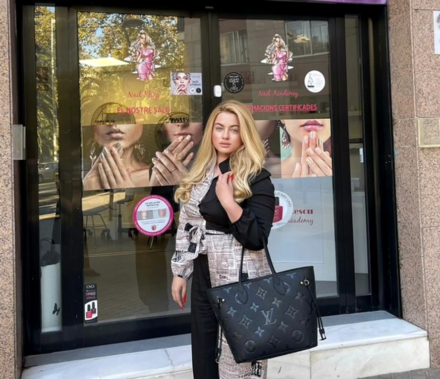 
    Românca Ioana Cristescu și-a deschis salon în centrul Barcelonei  