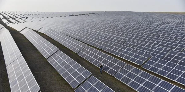 Panouri solare Ucraina FOTO EPA-EFE