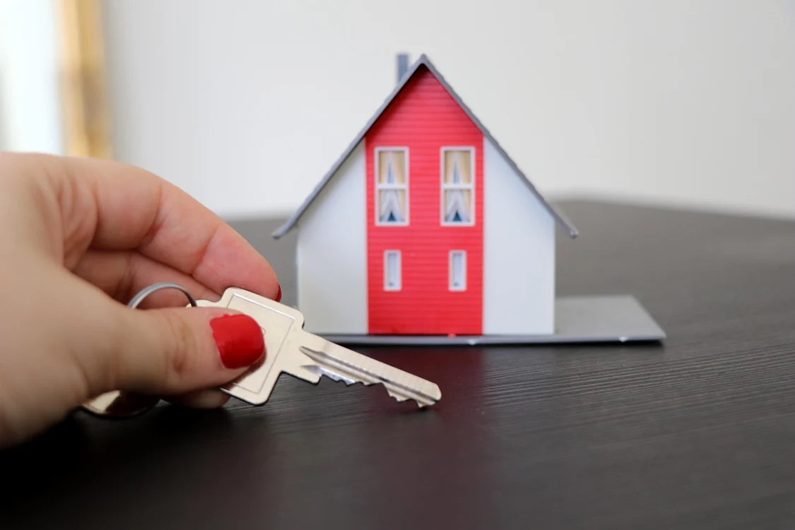 O româncă a plătit 100.000 de euro pentru un apartament în Grecia / FOTO: Pixabay