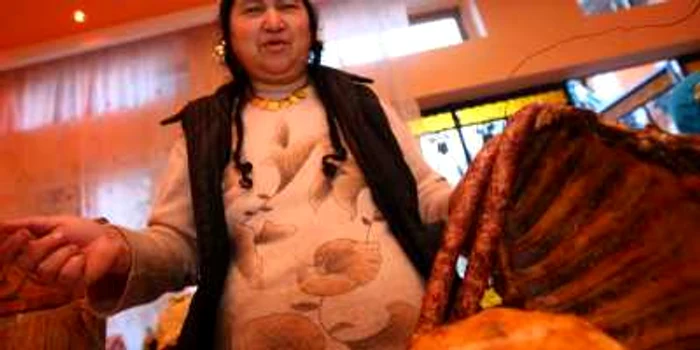 Craiova: Lula se mândreşte cu toartele de la ureche şi cârnaţii afumaţi. 