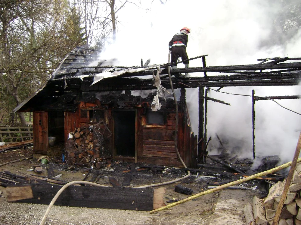 Incendiile au fost provocate de jarul din coşul de fum necurăţat. Foto arhivă