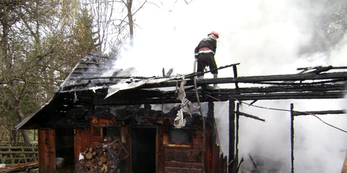 Incendiile au fost provocate de jarul din coşul de fum necurăţat. Foto arhivă