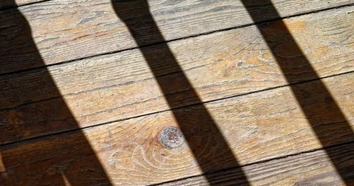 Un turist a descoperit o cameră secretă ascunsă sub podeaua unui apartament Airbnb: „Am auzit zgomote venind de dedesubt”