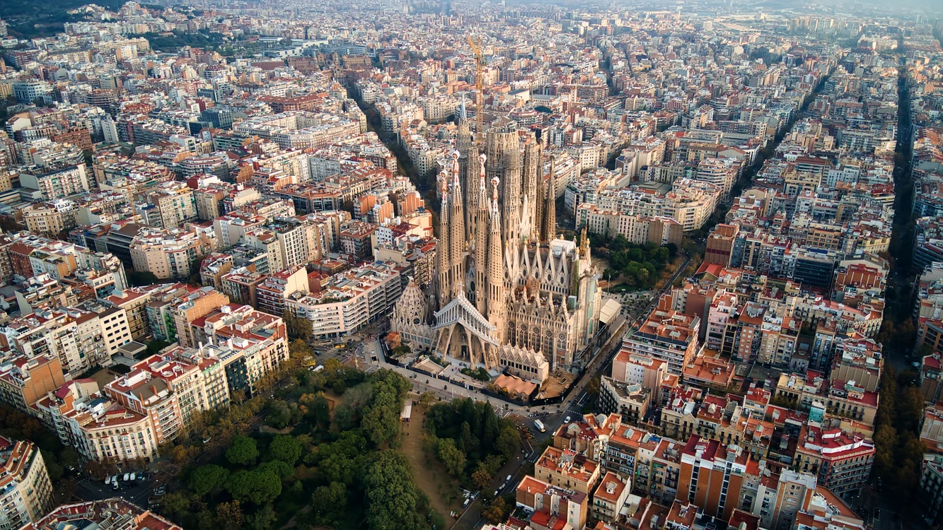Barcelona, orașul lui Gaudi, vrea să scape de suvenirurile de prost gust -Foto Shutterstock